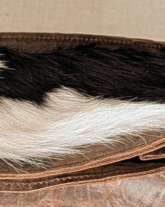 bolso-pequeño-piel-de-ternera-engrasada-solapa-hairon-detalle-solapa