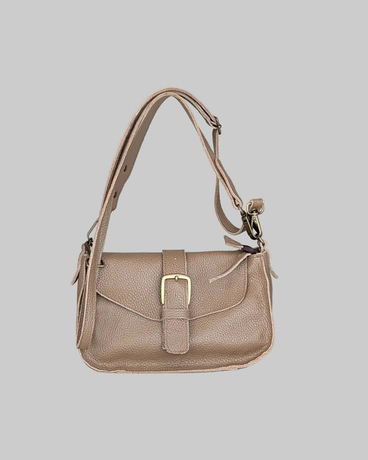 Bolso VIKY de piel artesanal Belice — bolso de diario con solapa y bandolera regulable — color-cuero