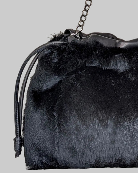bolso-de-piel-hairon-negro-fruncido-detalle