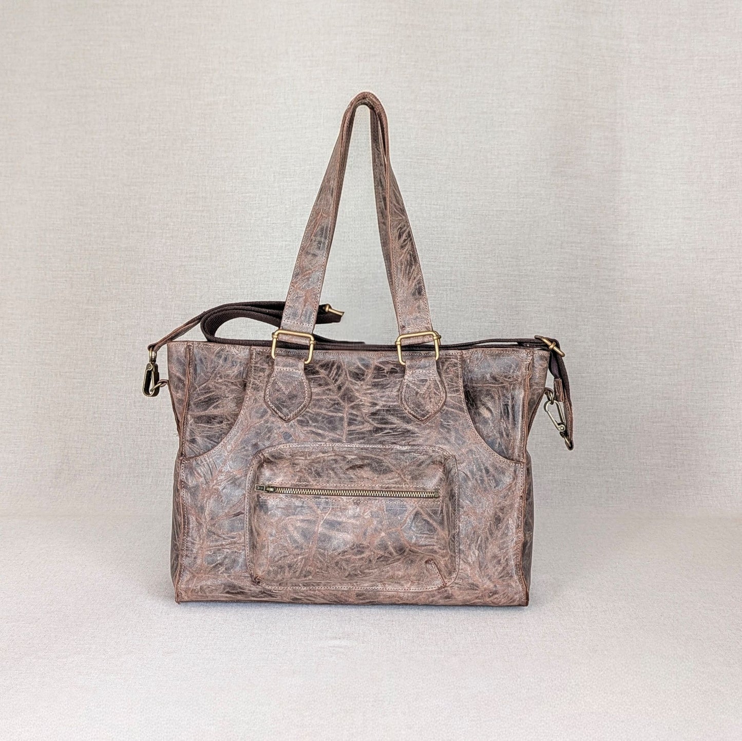 ages-bolsa-de-piel-para-portátil-color-chocolate-artesana