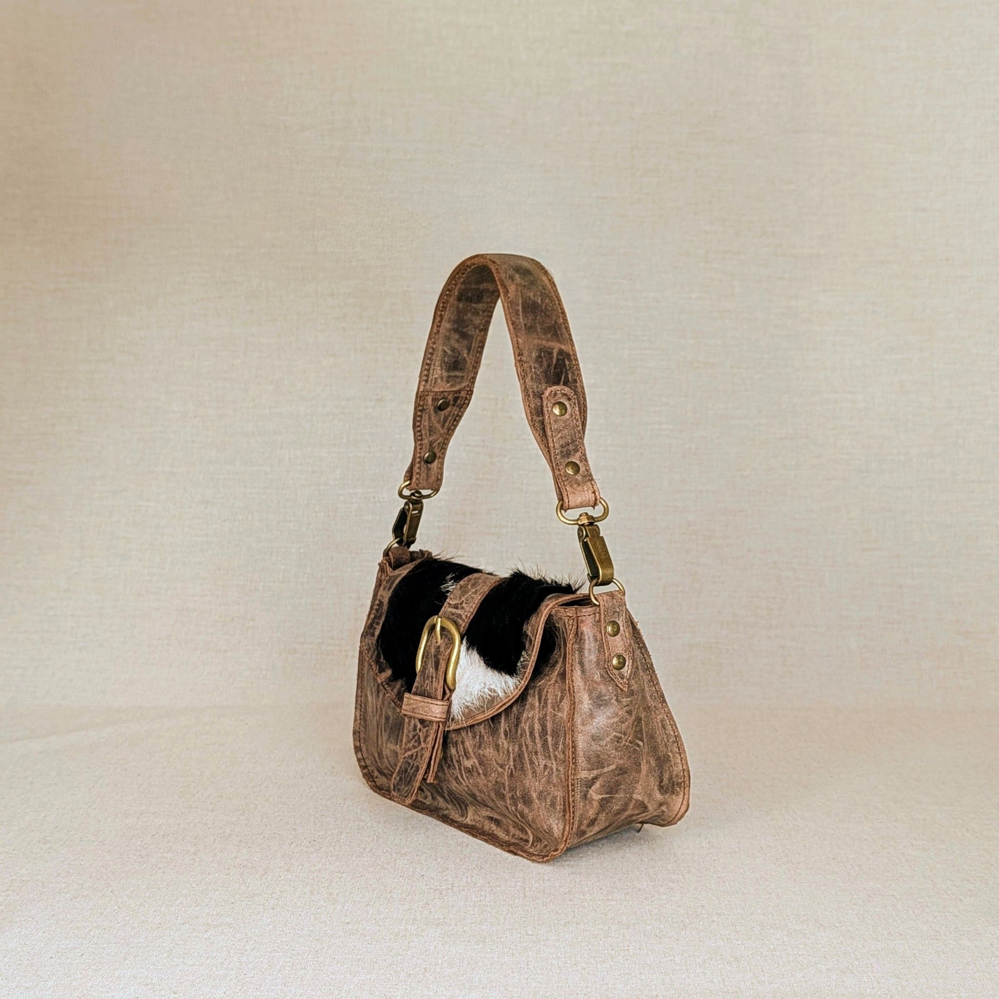 bolso-pequeño-piel-de-ternera-engrasada-solapa-hairon-lateral