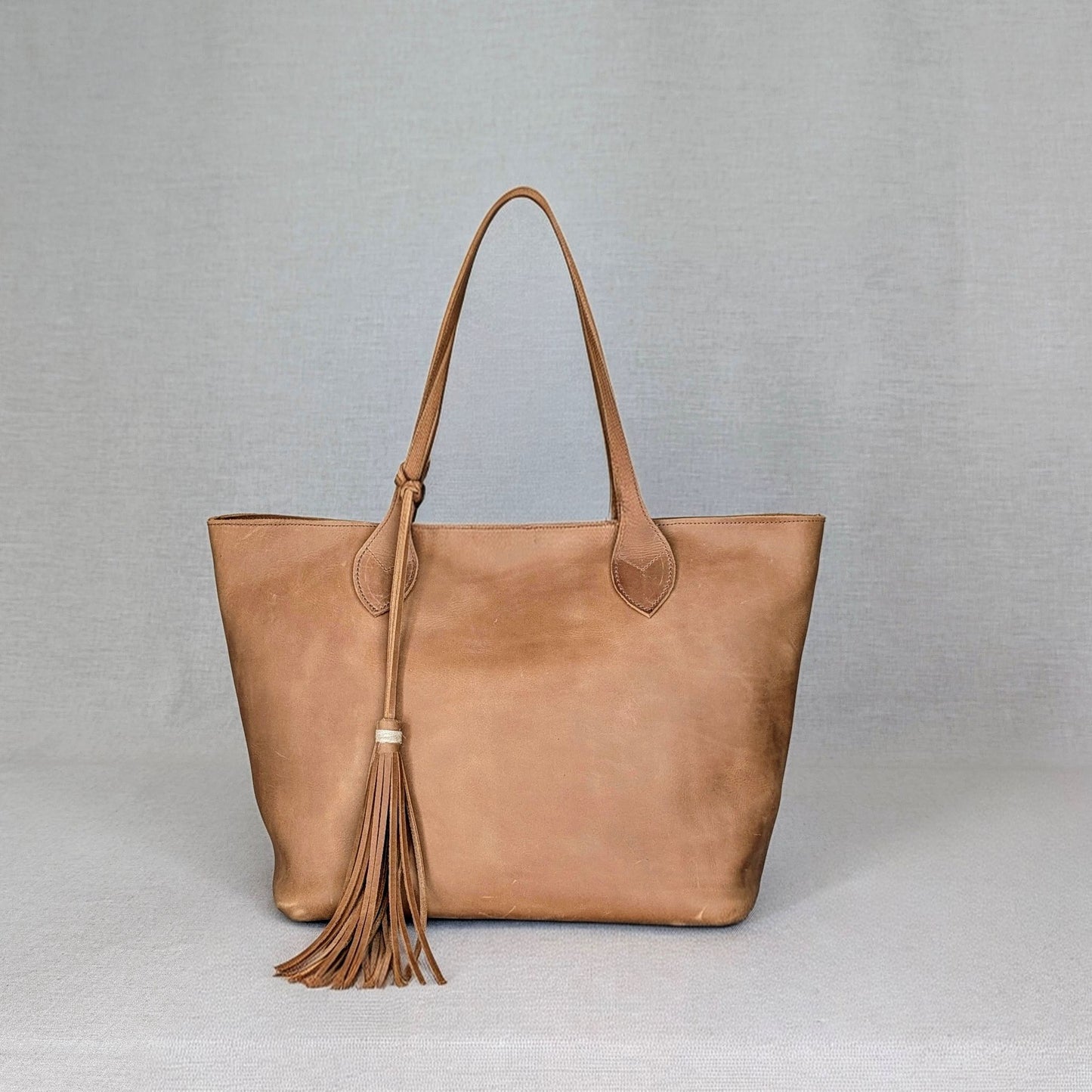 Bolso ANA de piel artesanal Belice — bolso amplio con asas largas y cremallera — color-marrón