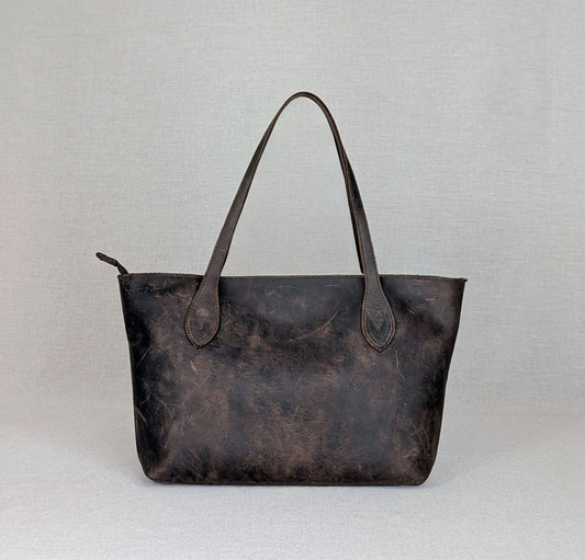 Capazo CARMEN de ternera engrasada — bolso mediano con asas al hombro — color marrón oscuro.