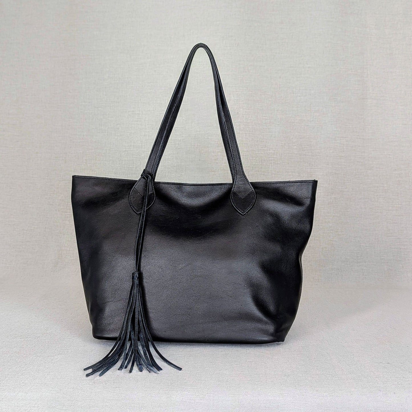 Bolso ANA de piel artesanal Belice — bolso amplio con asas largas y cremallera — color-negro