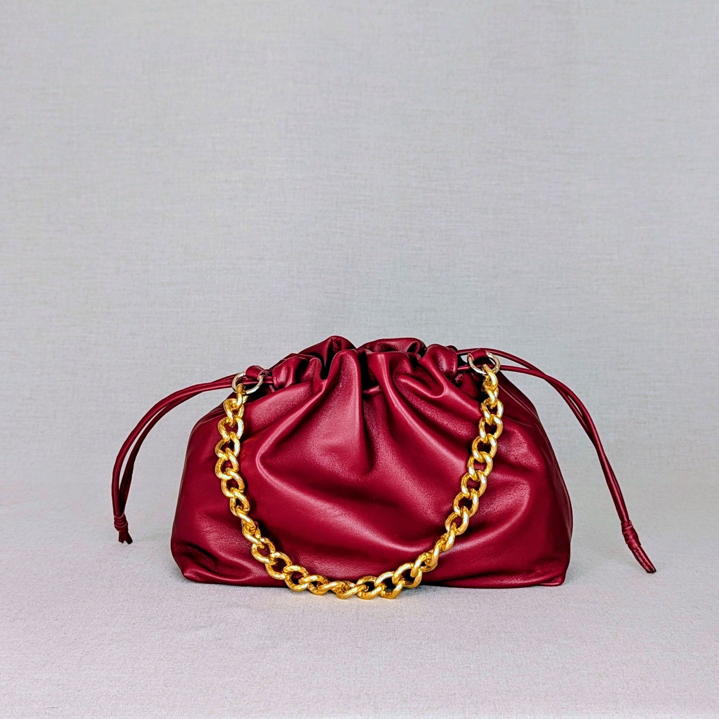 Bolso Mediano fruncido de piel artesanal Belice — con asa de cadena y bandolera — color-rojo